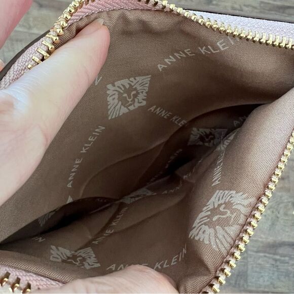 😊 3/$30 
Anne Klein Wristlet, Pretty Pink 3pcs: Scarf & Crossbody NWOT - Picture 10 of 11